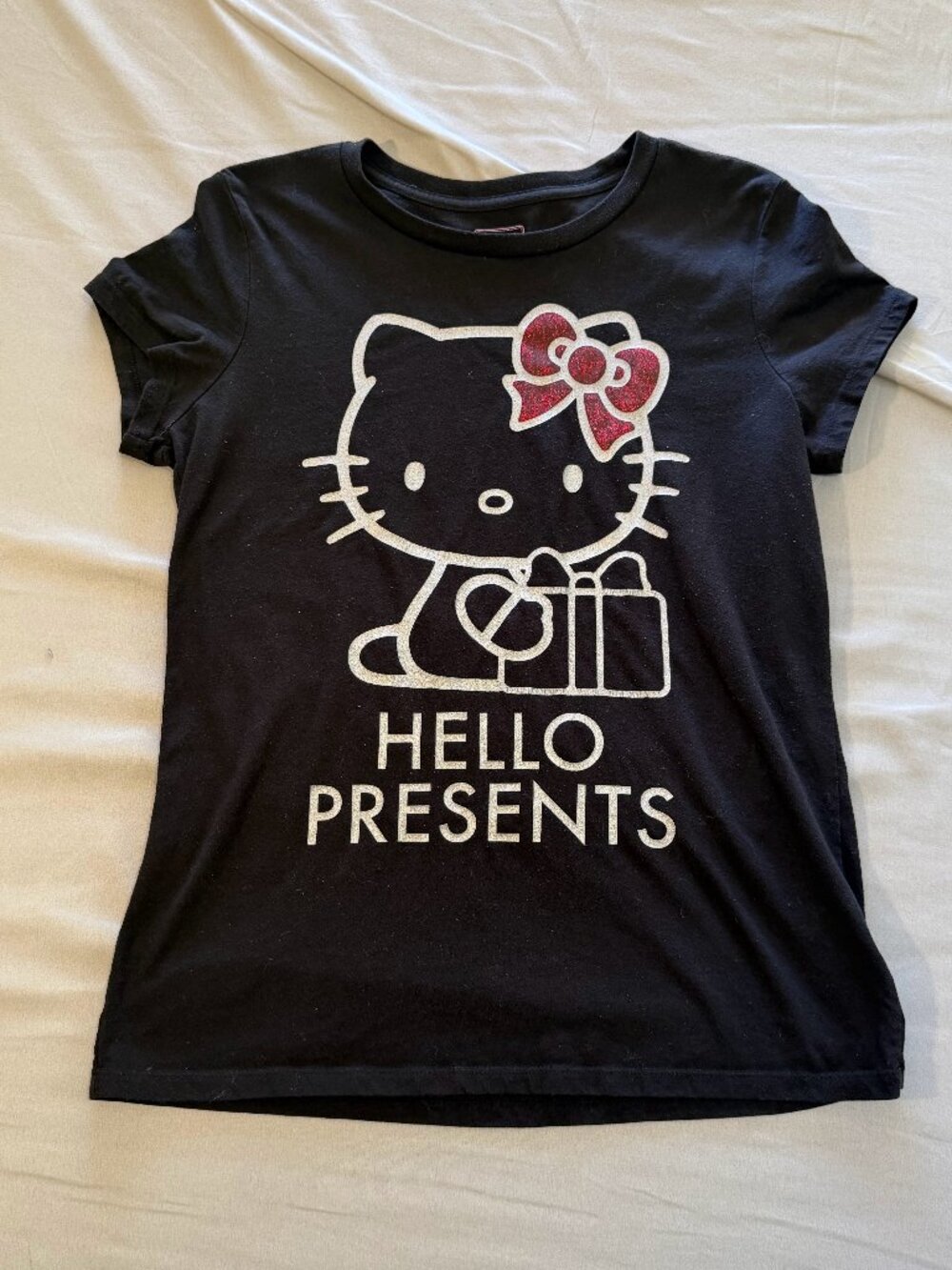Old Navy Women's Hello Kitty, Hello Presents, Black Tee Shirt Size Large